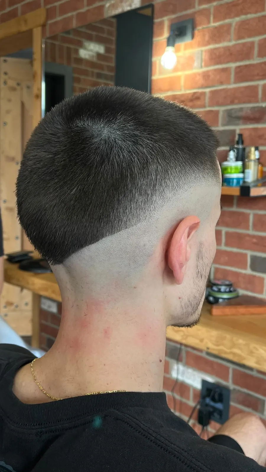 Low fade visto da dietro, nuca sfumata