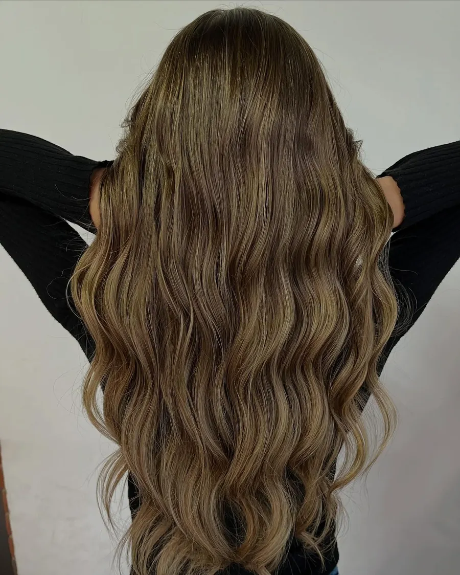 Capelli lunghi mossi color miele